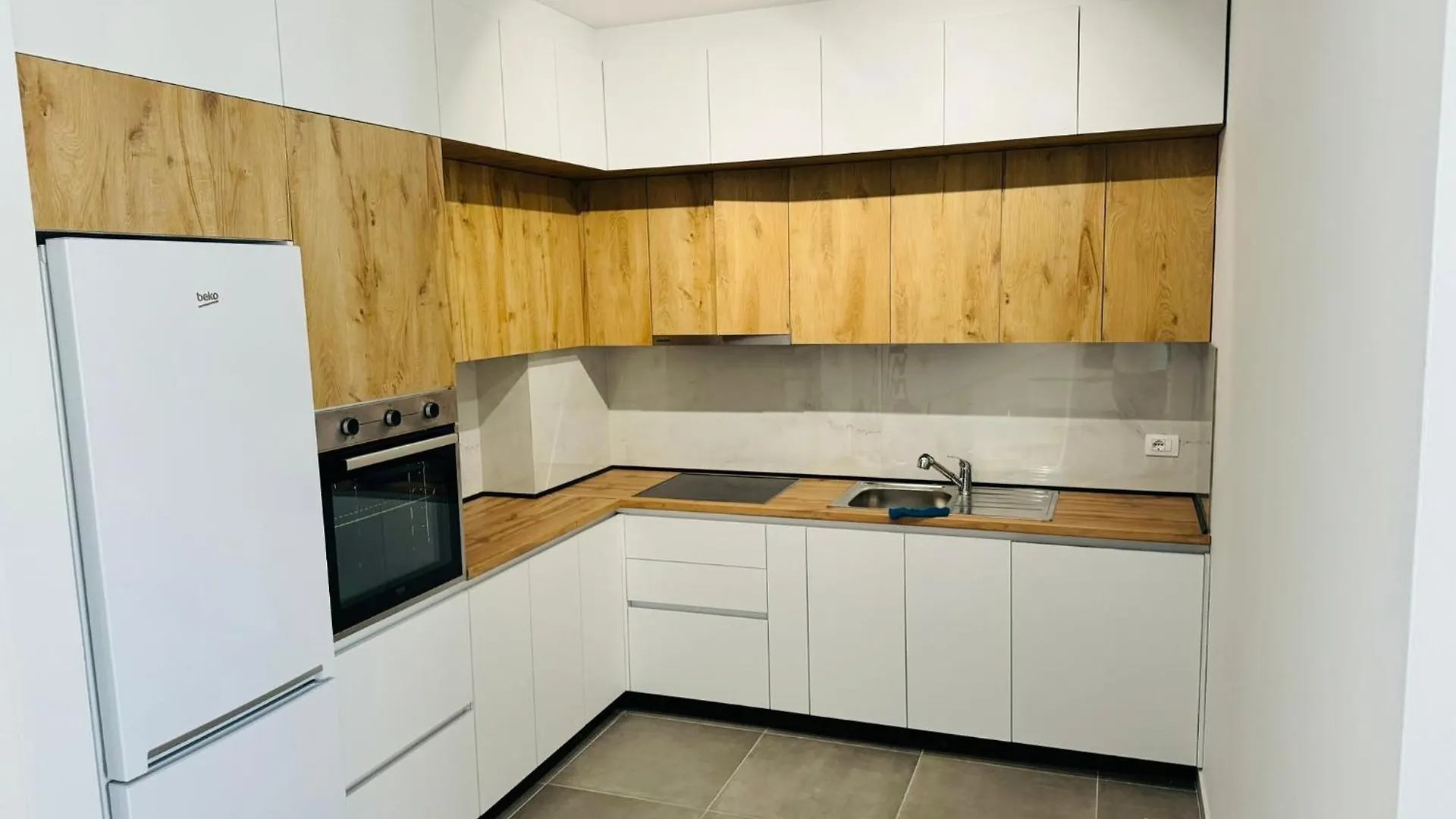 M&E Premium Apartments - San Pietro Durrës 0*,  Albânia